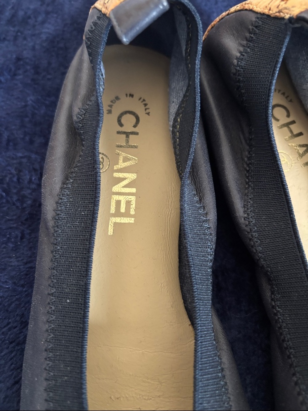 CHANEL Navy Blue  Ballet Flats with Natural Raffia Flower - Picture 2 of 4